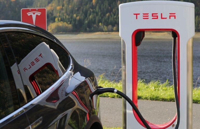 borne-recharge-tesla