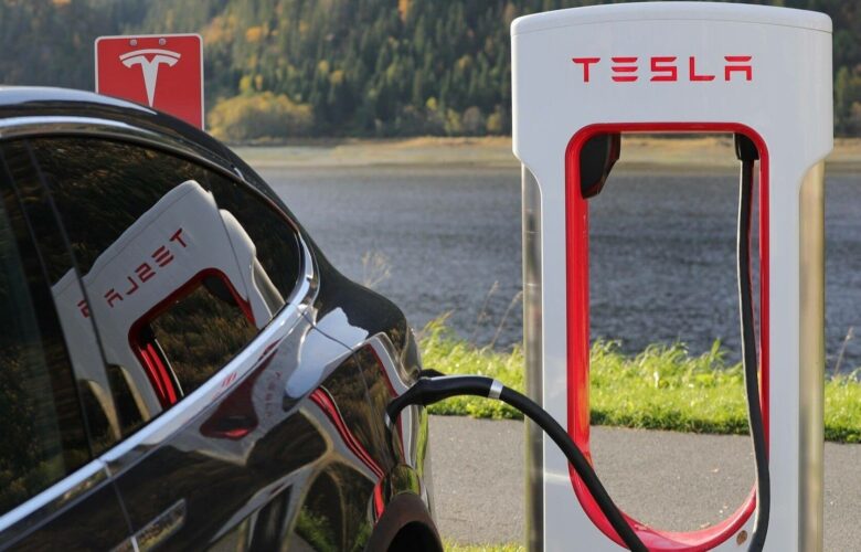 borne-recharge-tesla