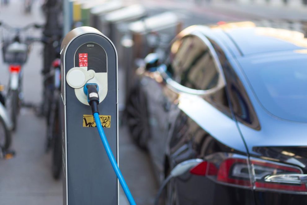 Voyager en voiture électrique comment planifier ses trajets grâce aux bornes de recharge
