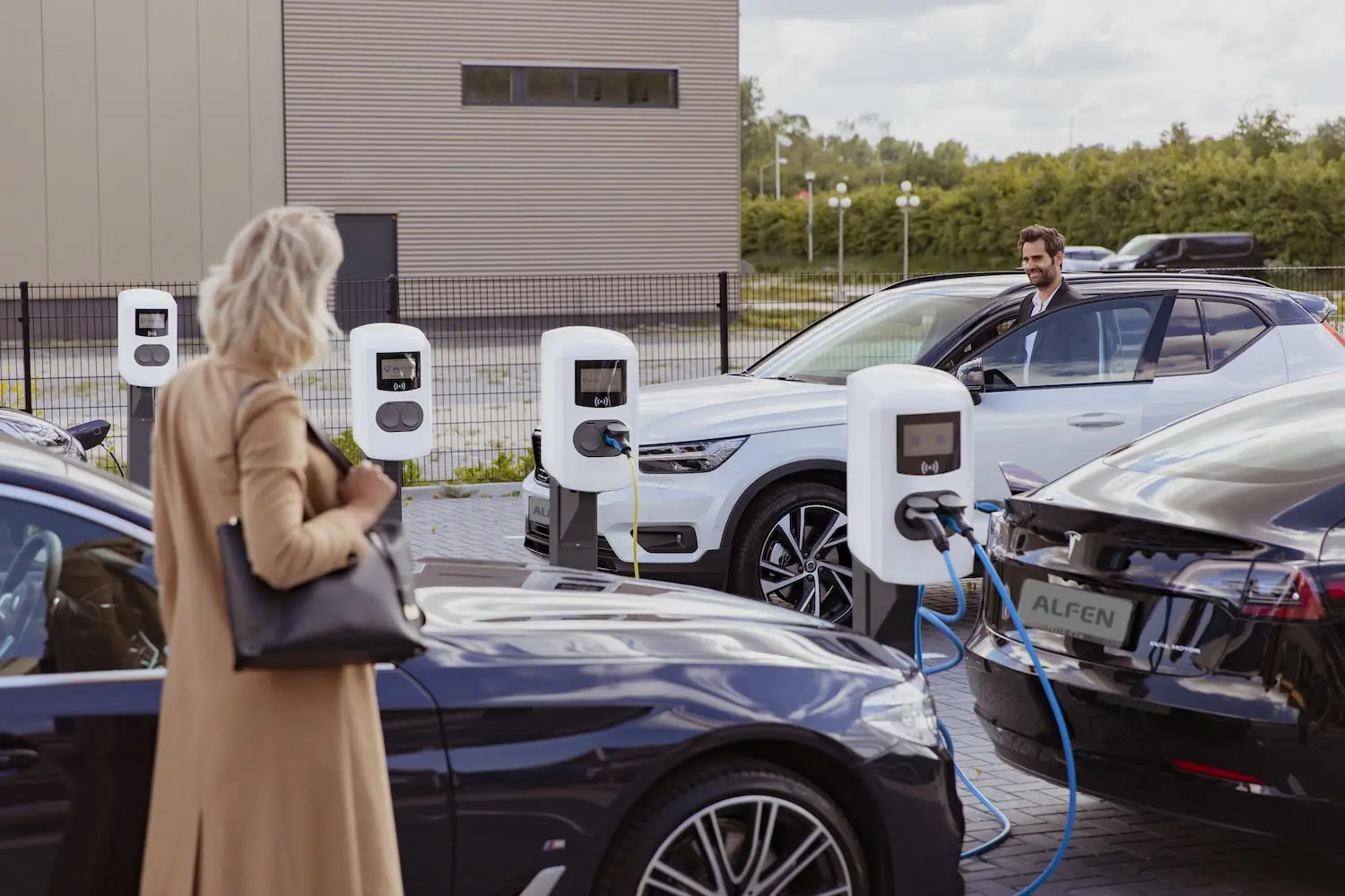 Alfen vs autres bornes de recharge quelles différences et quels atouts