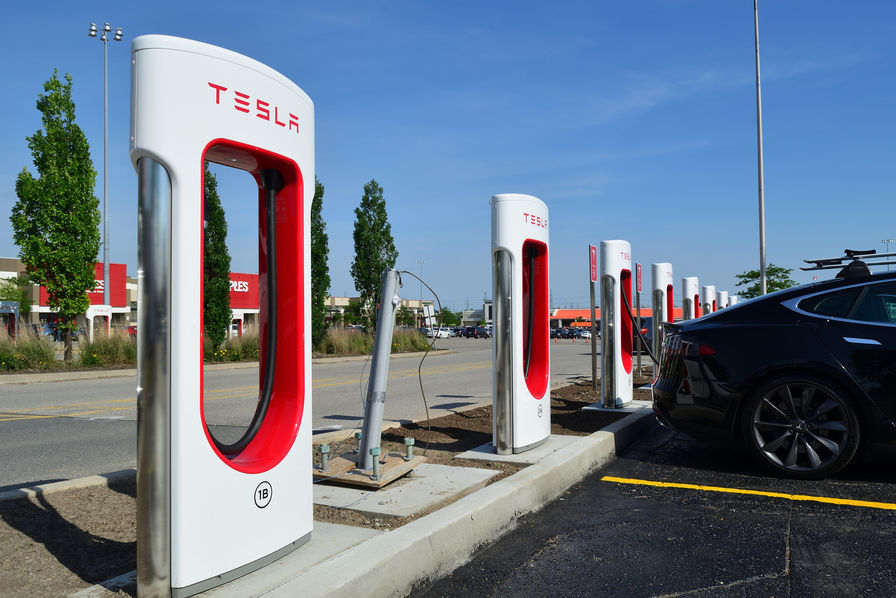 Bornes de recharge Tesla impact sur l’autonomie et la performance du véhicule