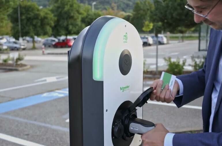 Maximisez votre investissement avec une borne Schneider Electric