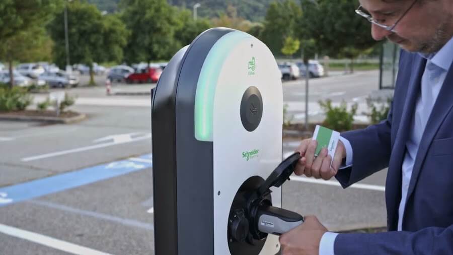 Maximisez votre investissement avec une borne Schneider Electric