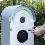 Pourquoi choisir une borne de recharge Schneider Electric pour votre VE