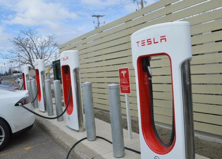 Tesla Supercharger V4 nouveautés et améliorations en 2025