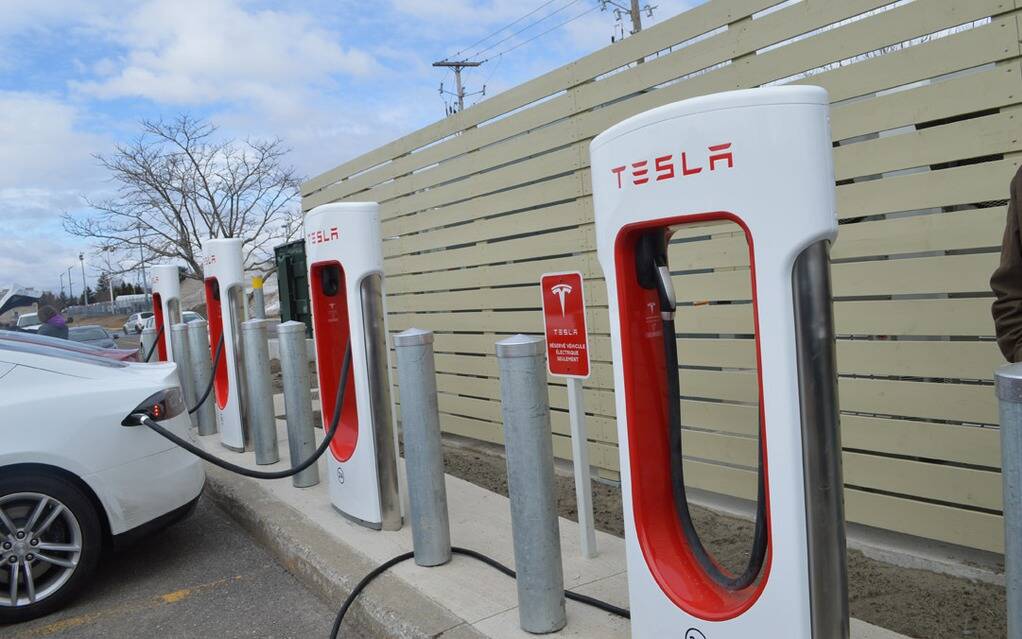 Tesla Supercharger V4 nouveautés et améliorations en 2025